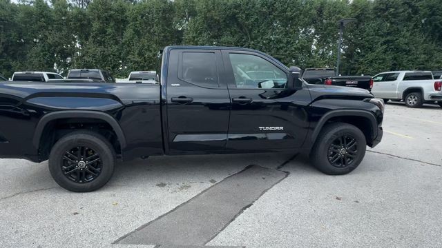 Toyota Tundra 4WD Vehicle Full-screen Gallery Image 11