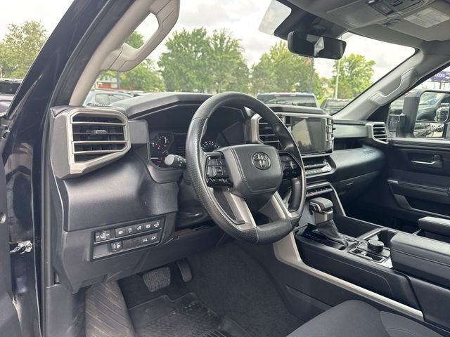 Toyota Tundra 4WD Vehicle Full-screen Gallery Image 13