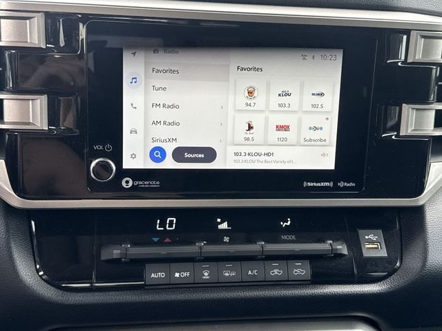 Toyota Tundra 4WD Vehicle Full-screen Gallery Image 17