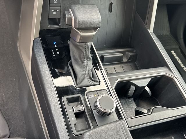 Toyota Tundra 4WD Vehicle Full-screen Gallery Image 19