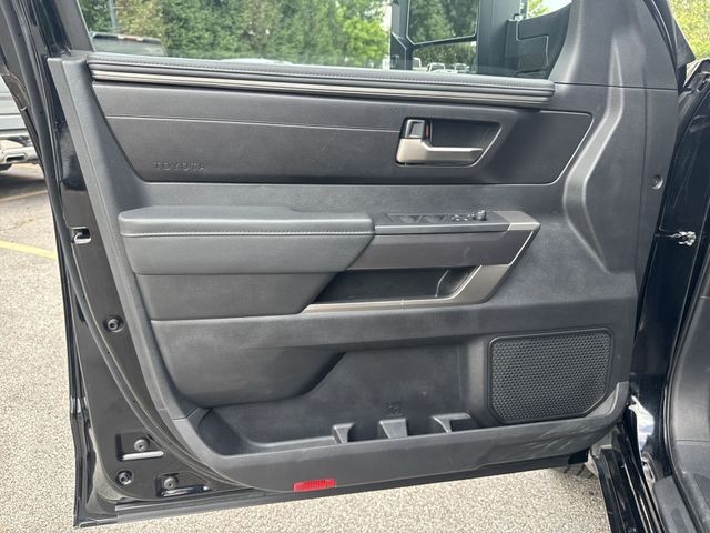 Toyota Tundra 4WD Vehicle Full-screen Gallery Image 24