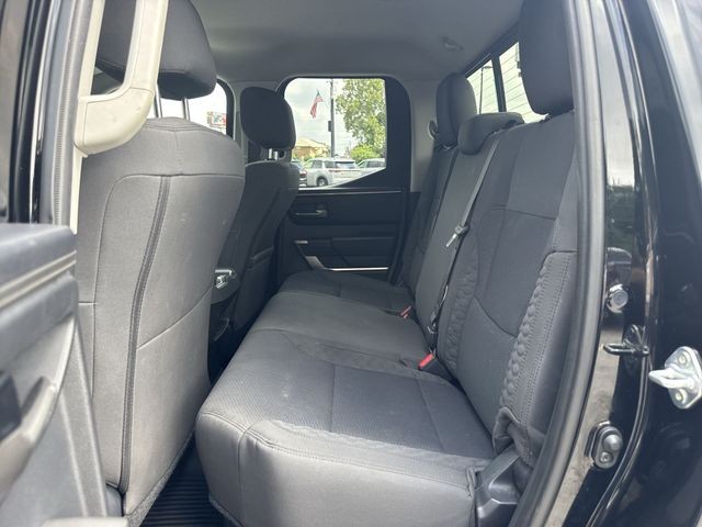 Toyota Tundra 4WD Vehicle Full-screen Gallery Image 26