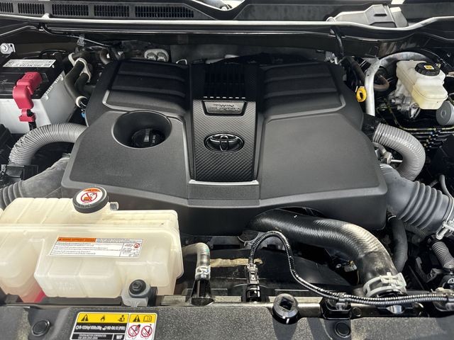 Toyota Tundra 4WD Vehicle Full-screen Gallery Image 31