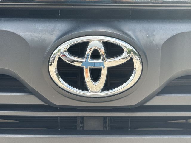 Toyota Tundra 4WD Vehicle Full-screen Gallery Image 32