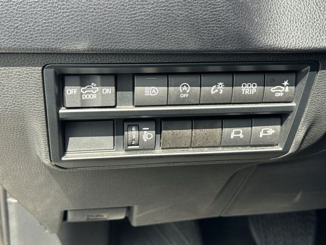 Toyota Tundra 4WD Vehicle Full-screen Gallery Image 36