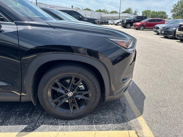 Toyota Grand Highlander Vehicle Full-screen Gallery Image 10