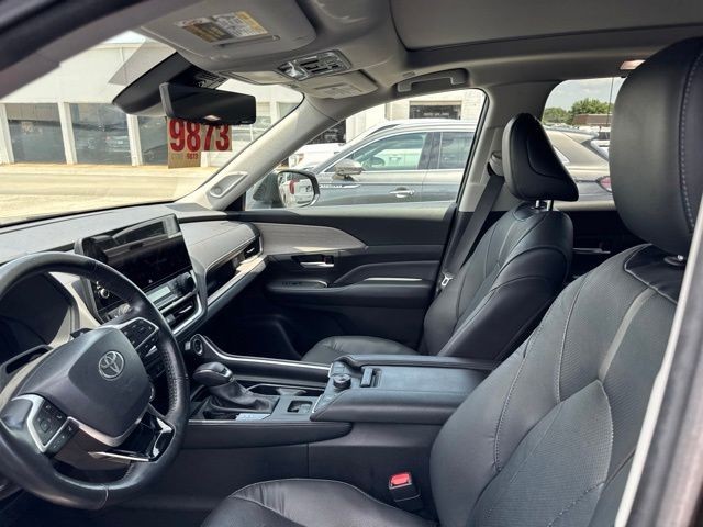 Toyota Grand Highlander Vehicle Full-screen Gallery Image 18