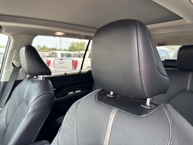 Toyota Grand Highlander Vehicle Full-screen Gallery Image 19