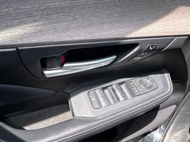 Toyota Grand Highlander Vehicle Full-screen Gallery Image 21