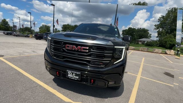 GMC Sierra 1500 Vehicle Full-screen Gallery Image 03