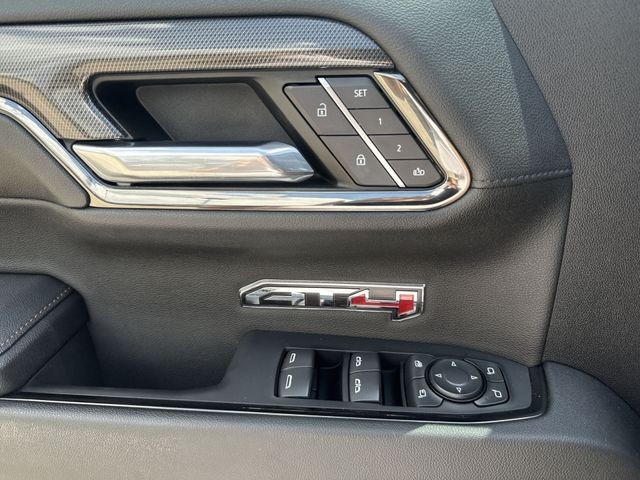 GMC Sierra 1500 Vehicle Full-screen Gallery Image 28