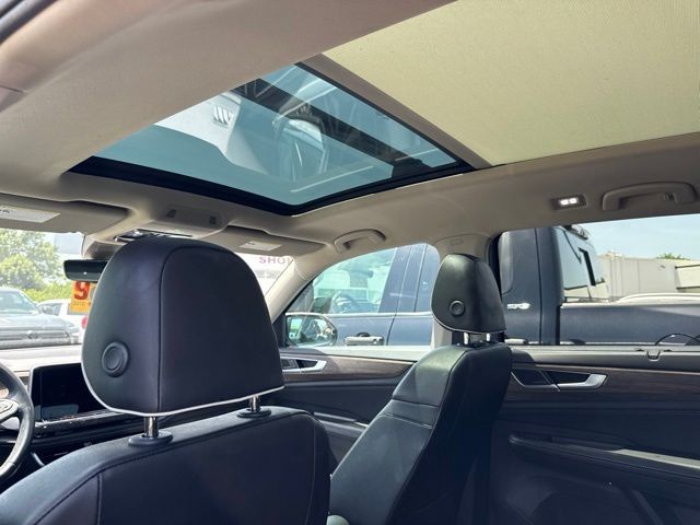 Volkswagen Atlas Vehicle Full-screen Gallery Image 14