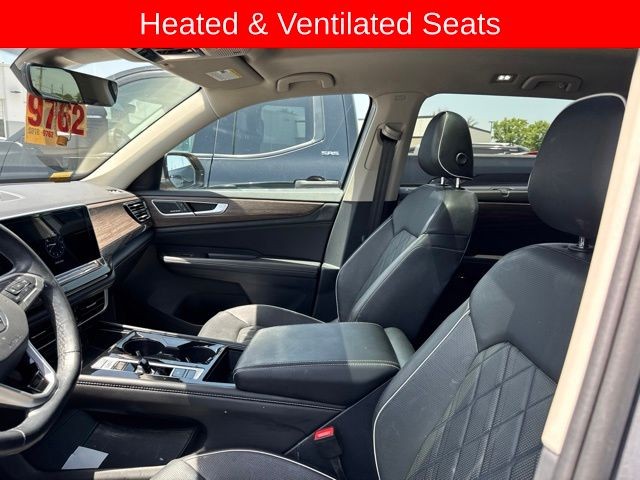 Volkswagen Atlas Vehicle Full-screen Gallery Image 15