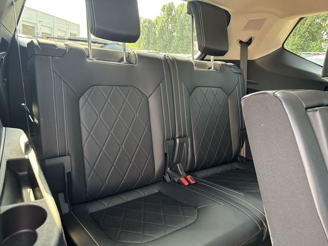 Volkswagen Atlas Vehicle Full-screen Gallery Image 30