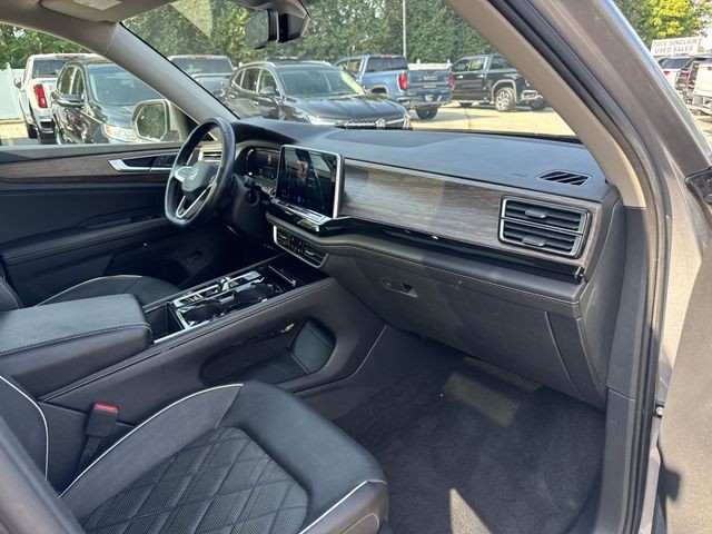 Volkswagen Atlas Vehicle Full-screen Gallery Image 32