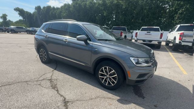 Volkswagen Tiguan Vehicle Full-screen Gallery Image 02