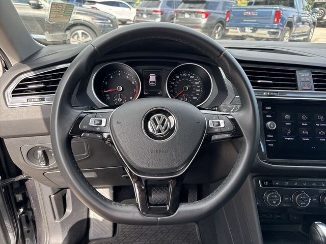 Volkswagen Tiguan Vehicle Full-screen Gallery Image 14