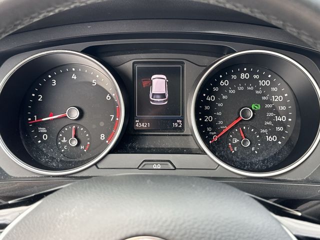 Volkswagen Tiguan Vehicle Full-screen Gallery Image 15