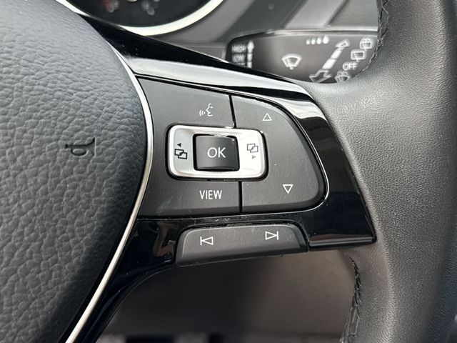 Volkswagen Tiguan Vehicle Full-screen Gallery Image 18