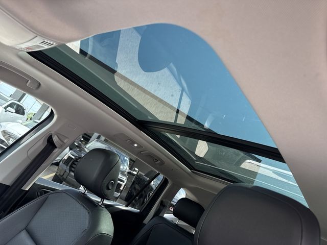 Volkswagen Tiguan Vehicle Full-screen Gallery Image 23
