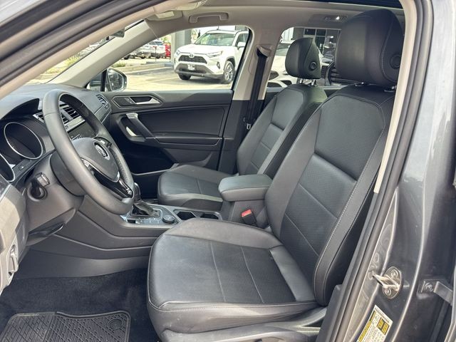 Volkswagen Tiguan Vehicle Full-screen Gallery Image 24