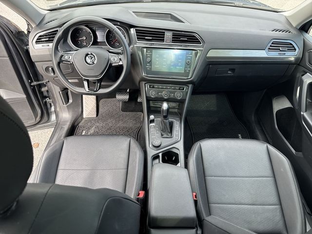 Volkswagen Tiguan Vehicle Full-screen Gallery Image 25