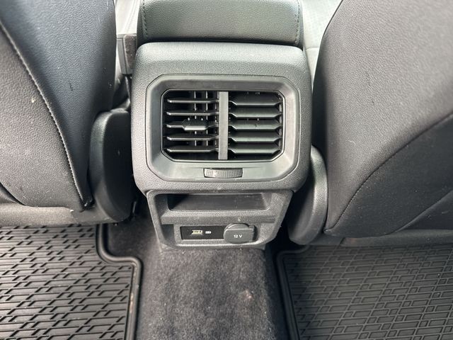 Volkswagen Tiguan Vehicle Full-screen Gallery Image 26