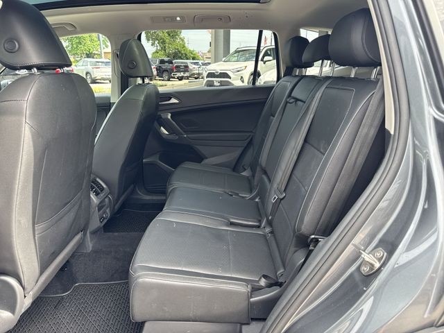 Volkswagen Tiguan Vehicle Full-screen Gallery Image 29