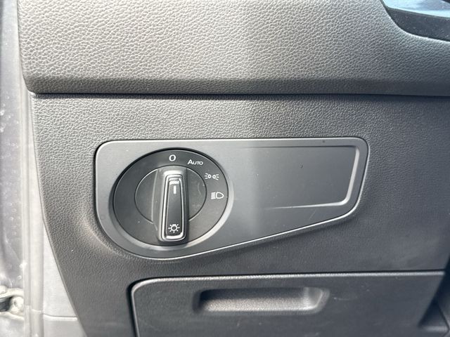 Volkswagen Tiguan Vehicle Full-screen Gallery Image 39