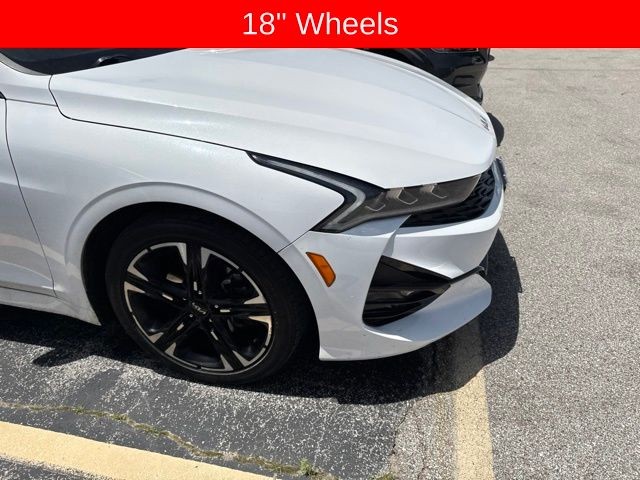 Kia K5 Vehicle Full-screen Gallery Image 10