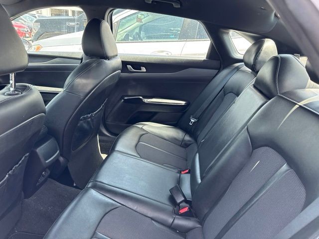 Kia K5 Vehicle Full-screen Gallery Image 15