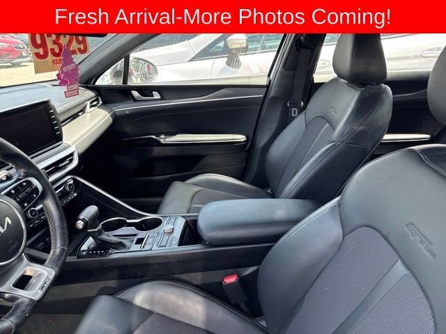 Kia K5 Vehicle Full-screen Gallery Image 17