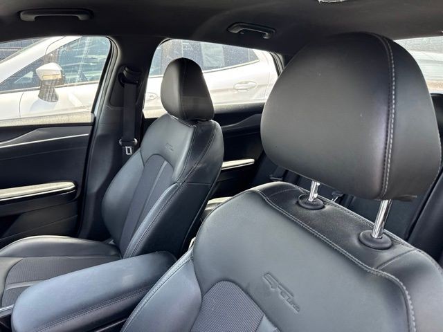 Kia K5 Vehicle Full-screen Gallery Image 18