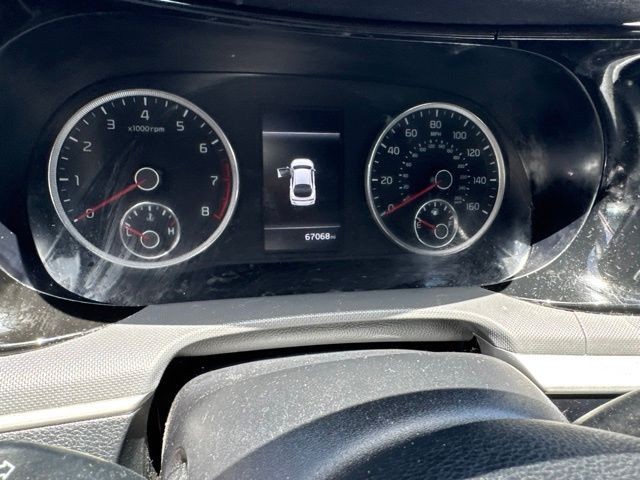 Kia K5 Vehicle Full-screen Gallery Image 19