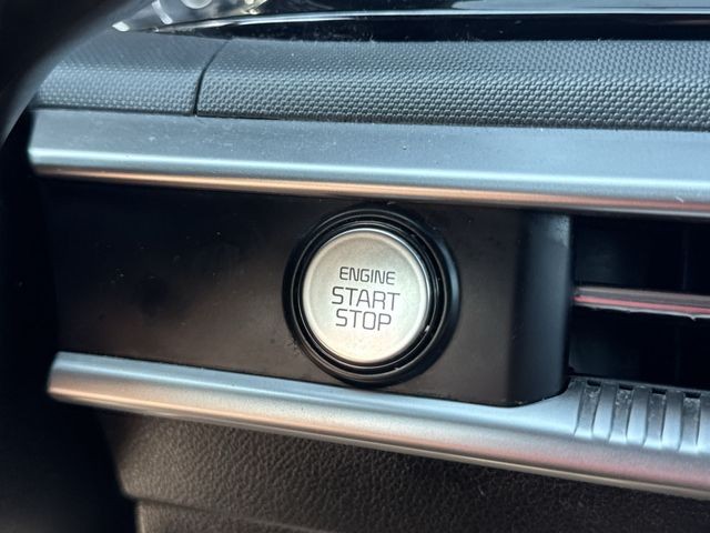 Kia K5 Vehicle Full-screen Gallery Image 21