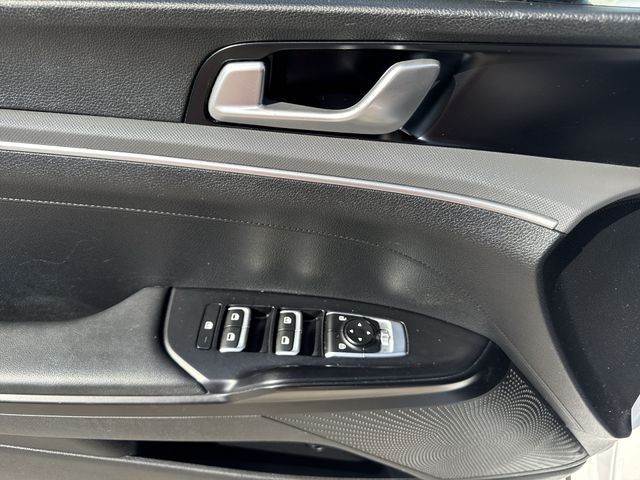 Kia K5 Vehicle Full-screen Gallery Image 26