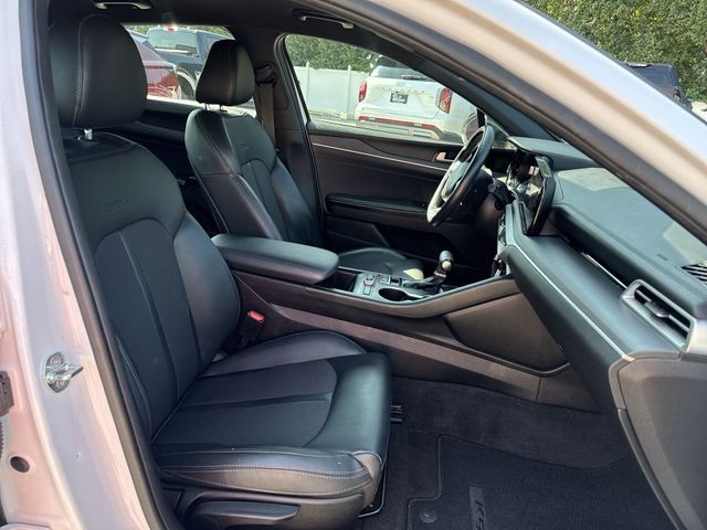 Kia K5 Vehicle Full-screen Gallery Image 30