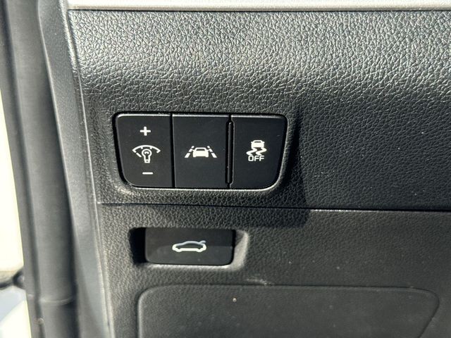 Kia K5 Vehicle Full-screen Gallery Image 37