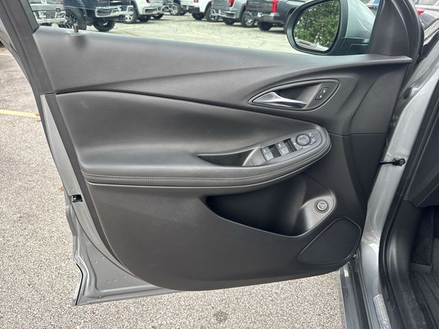 Buick Encore GX Vehicle Full-screen Gallery Image 21