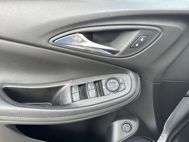Buick Encore GX Vehicle Full-screen Gallery Image 22