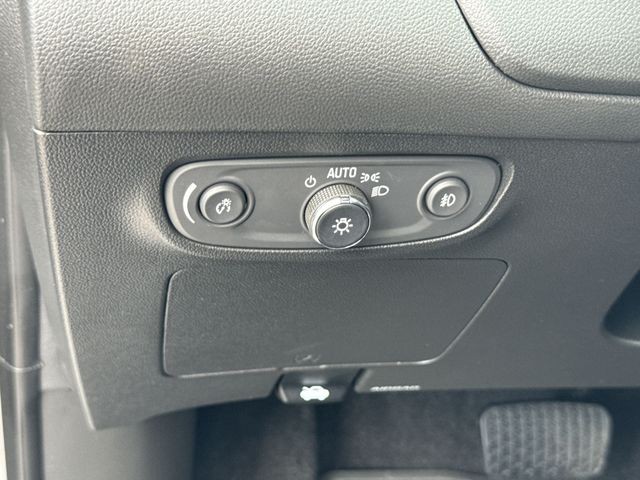 Buick Encore GX Vehicle Full-screen Gallery Image 33