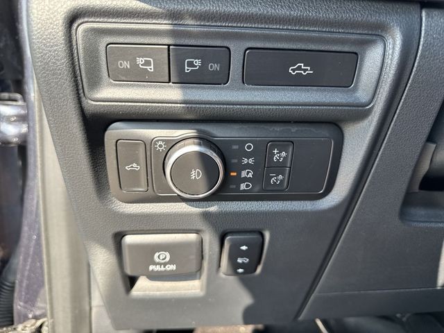 Ford F-150 Vehicle Full-screen Gallery Image 22