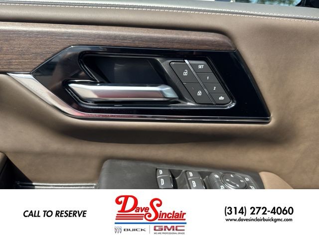 GMC Yukon Vehicle Full-screen Gallery Image 13