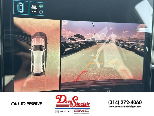 GMC Yukon Vehicle Full-screen Gallery Image 17