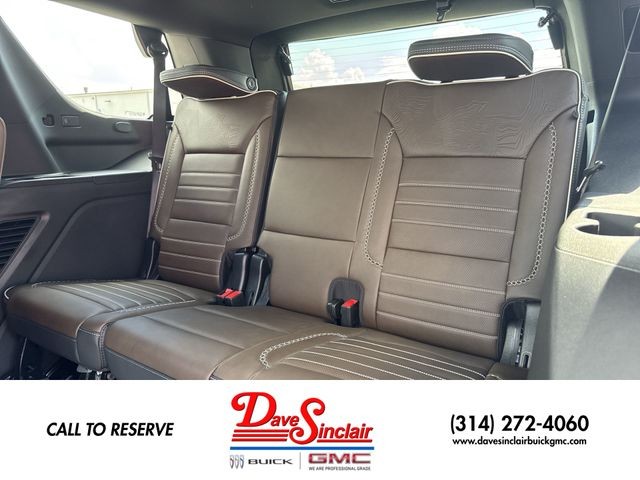 GMC Yukon Vehicle Full-screen Gallery Image 24