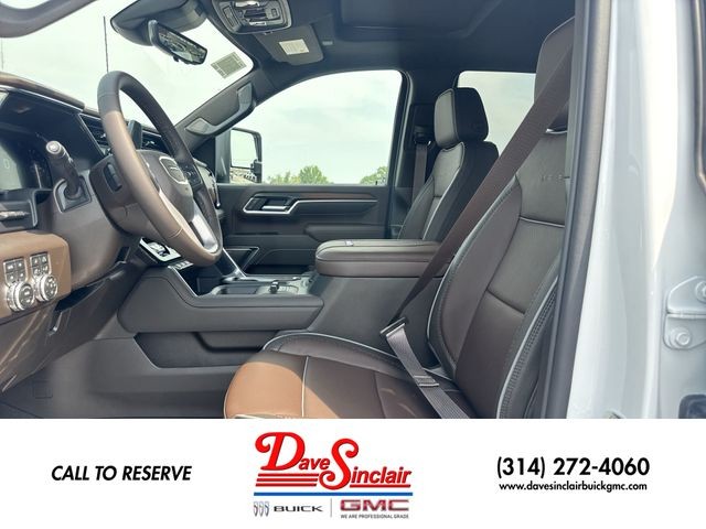 GMC Sierra 3500HD Vehicle Full-screen Gallery Image 11