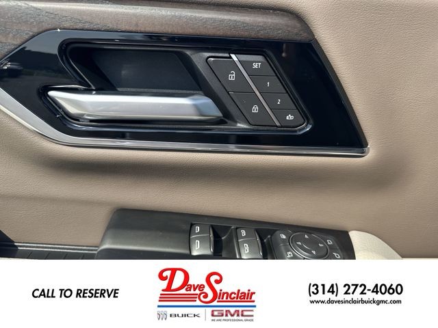 GMC Yukon XL Vehicle Full-screen Gallery Image 13