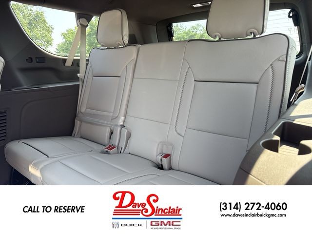 GMC Yukon XL Vehicle Full-screen Gallery Image 24