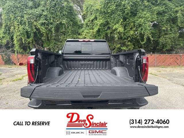 GMC Sierra 3500HD Vehicle Full-screen Gallery Image 24