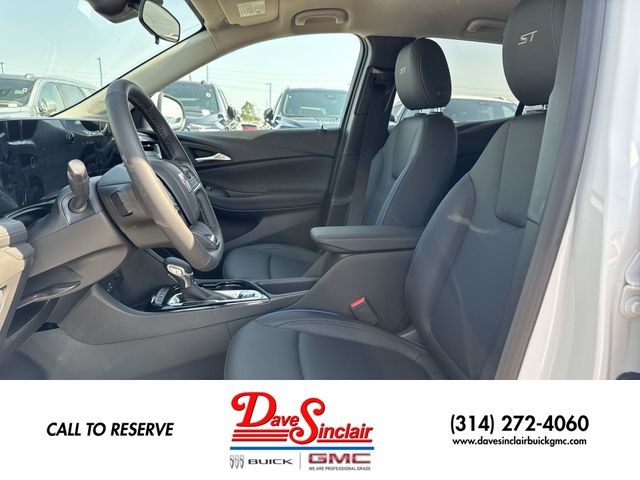 Buick Encore GX Vehicle Full-screen Gallery Image 11